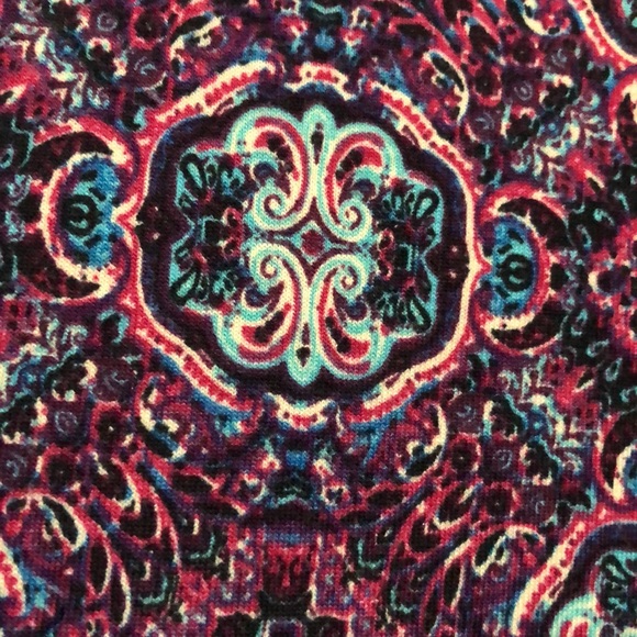 Ladies LuLaRoe “Irma” Hi/Lo Top - Picture 4 of 10